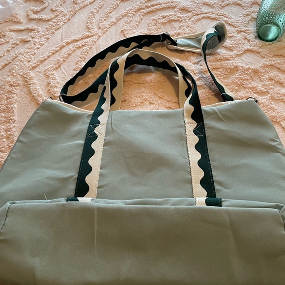 Insulated tote picnic bag  Business and pleasure brand Rivie green color. - Picture 8 of 11